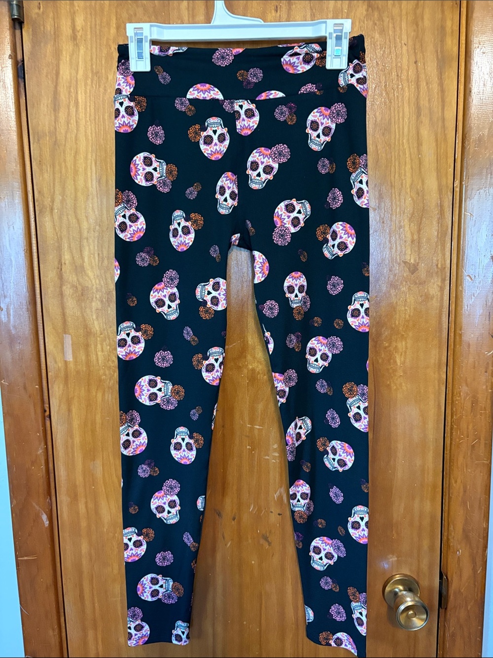 NWOT LuLaRoe Women's Black Skull Floral Leggings w/Pink Purple Orange Accents